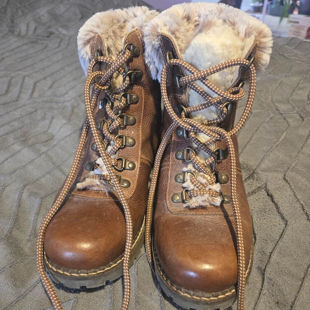 Women's Brown Fur-Lined Boots